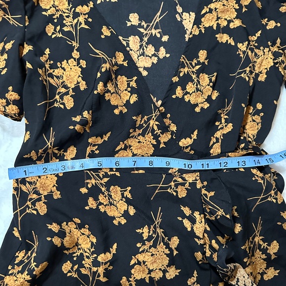 SHEIN wrap dress size medium - Picture 4 of 8